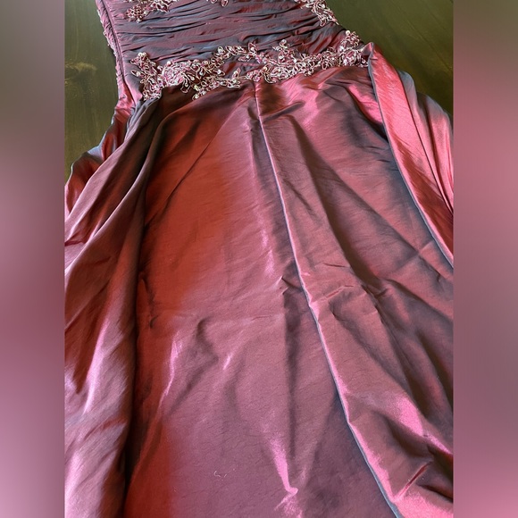 Aspeed Hand Beaded Burgundy Cocktail Dress - Picture 4 of 7